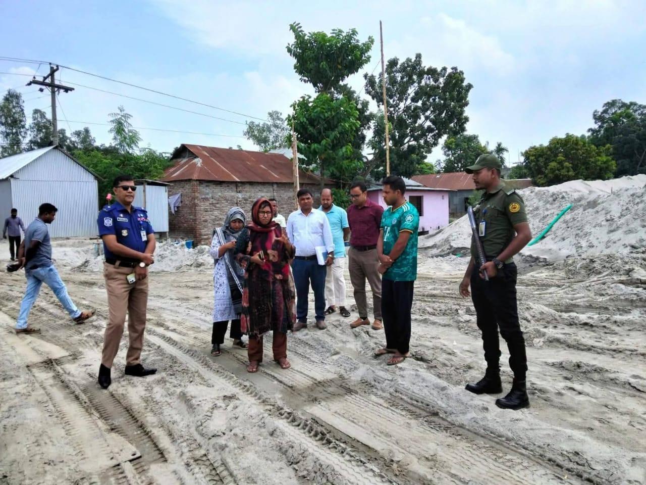 ওভারলোড ও ঢাকনাবিহীন বালুর ট্রাকে ৮১ হাজার টাকা জরিমানা - Chief TV