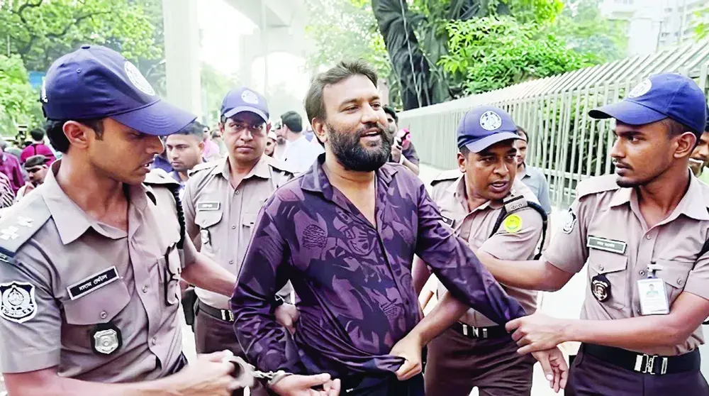 প্রধানমন্ত্রীর গাড়িবহরে মোটরসাইকেল নিয়ে ঢুকে পড়া যুবক ৫ দিনের রিমান্ডে - Chief TV