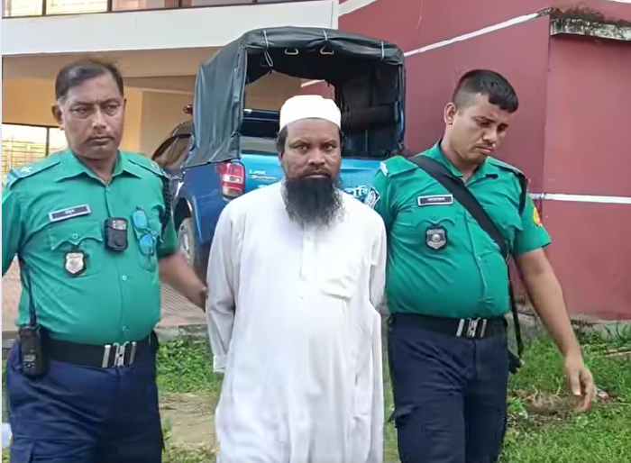 রাত নামলেই নিজেকে আর থামাতে পারতেন না এই মাদরাসাশিক্ষক - Chief TV