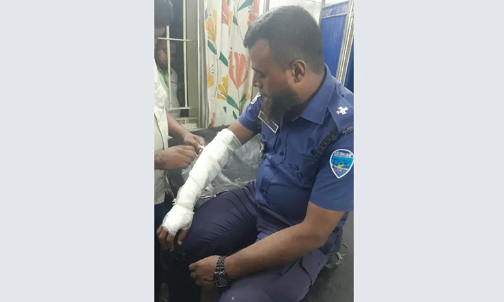 পুলিশকে কামড়ে হাতকড়াসহ পালিয়েও শেষ রক্ষা হলো না আসামির - Chief TV