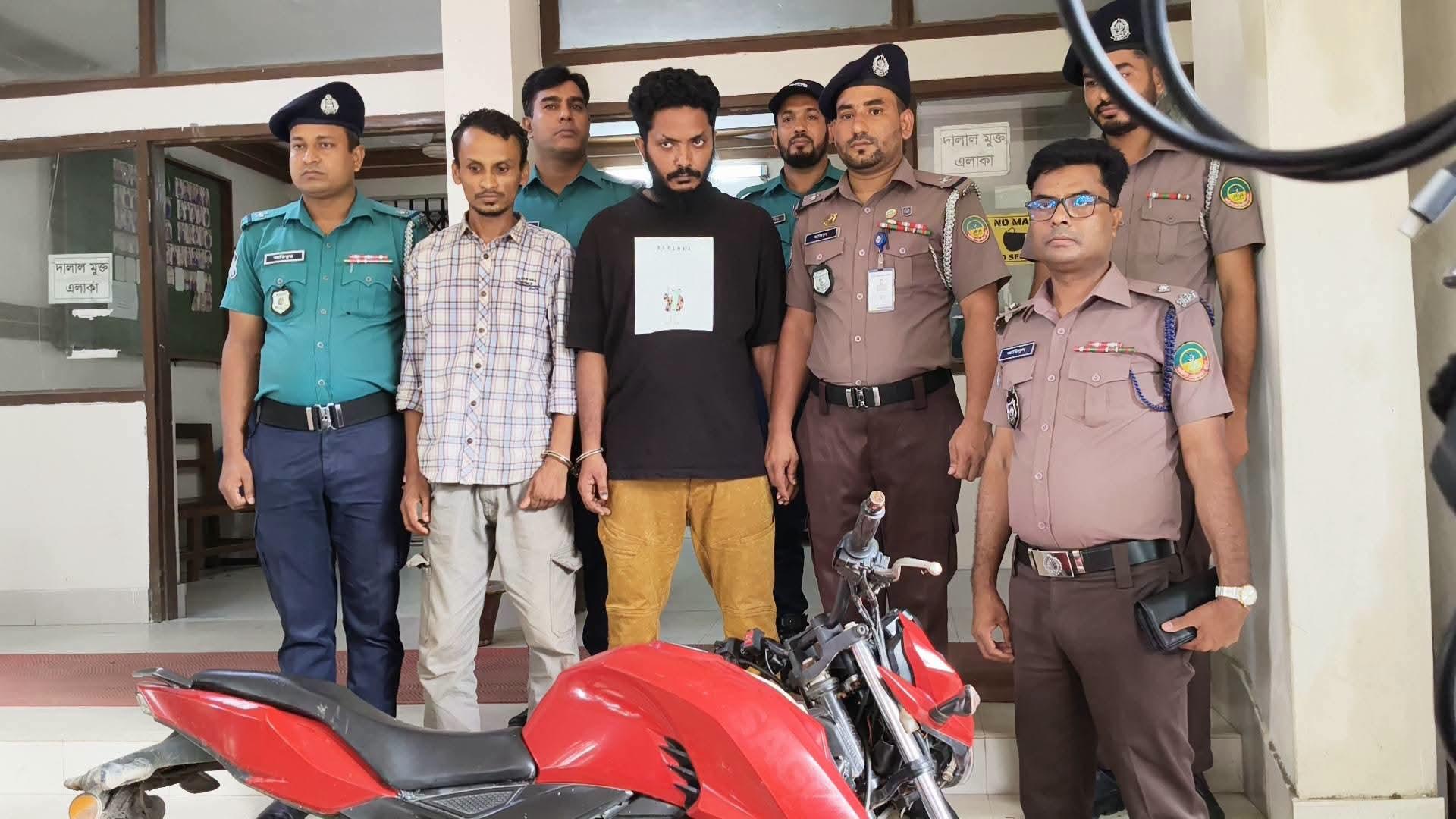 গাজীপুরে বিদেশি পিস্তল-গুলিসহ অস্ত্রধারী গ্রেপ্তার ২ -chief tv