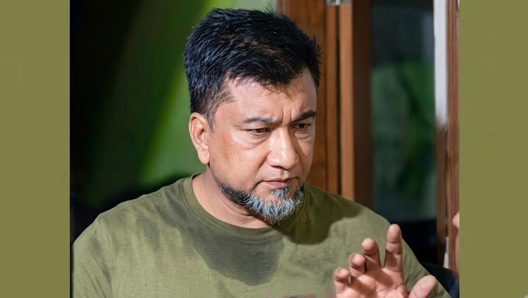 রাতে প্রবাসীর স্ত্রীর ঘরে গিয়ে ধরা প্রধান শিক্ষক - Chief TV