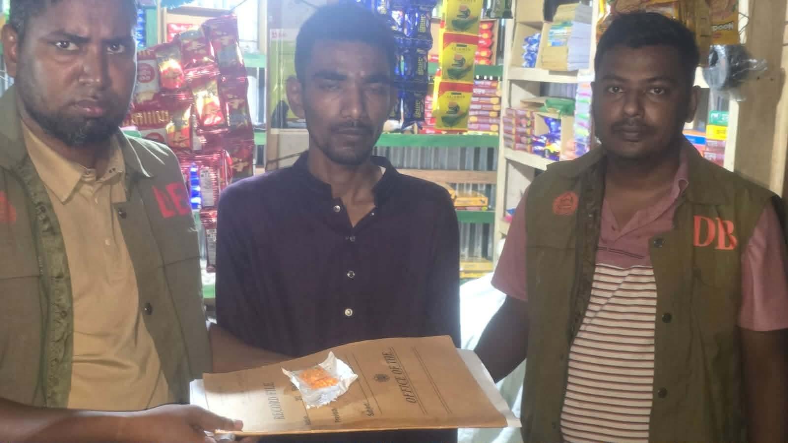 তেঁতুলিয়ায় ১০০ পিস ইয়াবাসহ মাদক ব্যবসায়ী গ্রেপ্তার - Chief TV