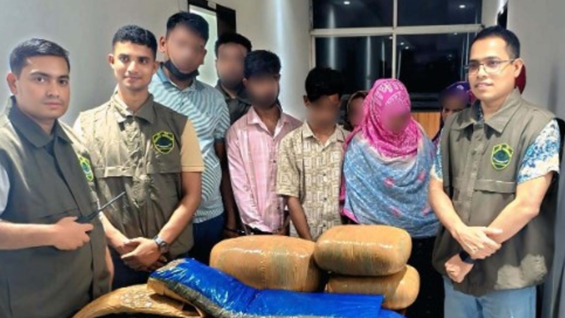 মোহাম্মদপুরে ১৯ কেজি গাঁজাসহ ৩ নারীসহ গ্রেপ্তার ৬ - Chief TV