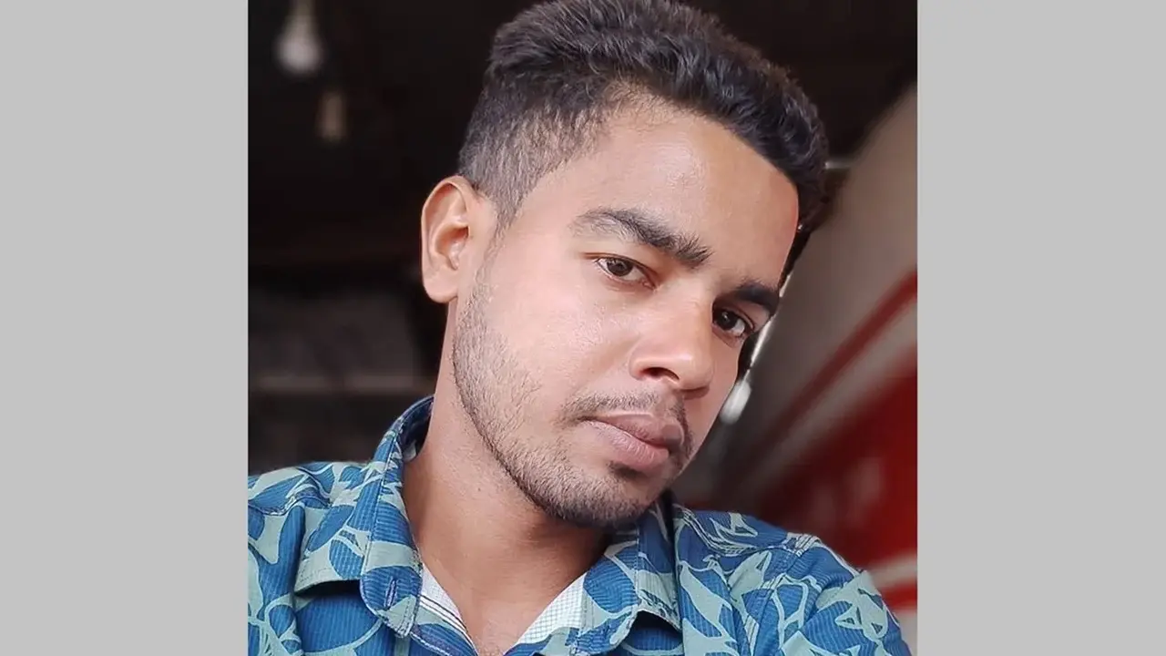 মাইক্রোর ধাক্কায় প্রাণ গেল মোটরসাইকেল চালকের, আহত ২ - chief tv