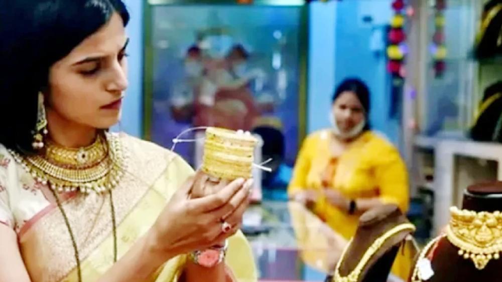 ৬ ঘণ্টার ব্যবধানে স্বর্ণের দাম ভরিতে বাড়ল ১০ হাজার ৯০৬ টাকা - Chief TV