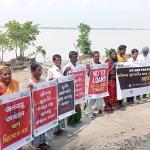 জীবাশ্ম জ্বালানি প্রকল্পের অর্থায়ন বন্ধের দাবিতে মোংলায় তীব্র প্রতিবাদ - Chief TV