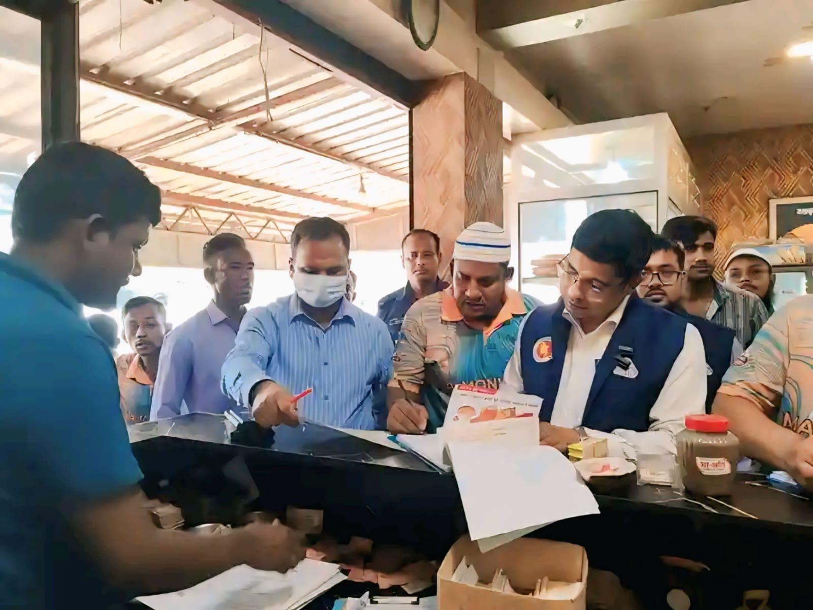 শেরপুরে অস্বাস্থ্যকর পরিবেশে দই উৎপাদন, ৫ প্রতিষ্ঠানকে জরিমানা - Chief TV