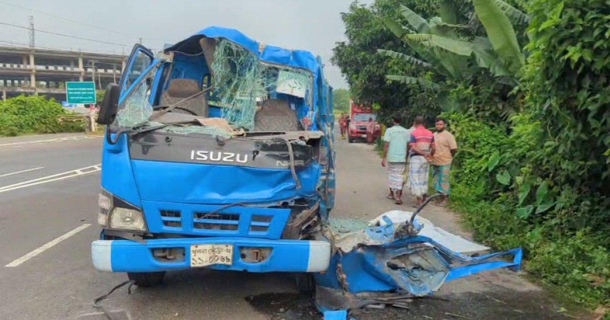 গোপালগঞ্জে দাঁড়িয়ে থাকা ট্রাকে পিকআপের ধাক্কা, হেলপার নিহত - Chief TV