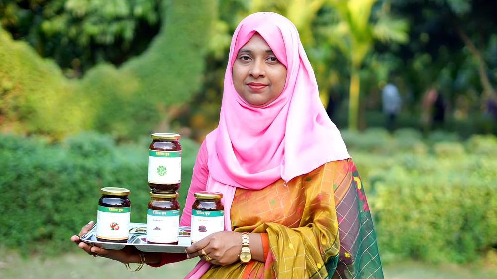 আচার বিক্রি করে মাসে আয় ১ লাখ, স্বাবলম্বী তছলিমা - Chief TV