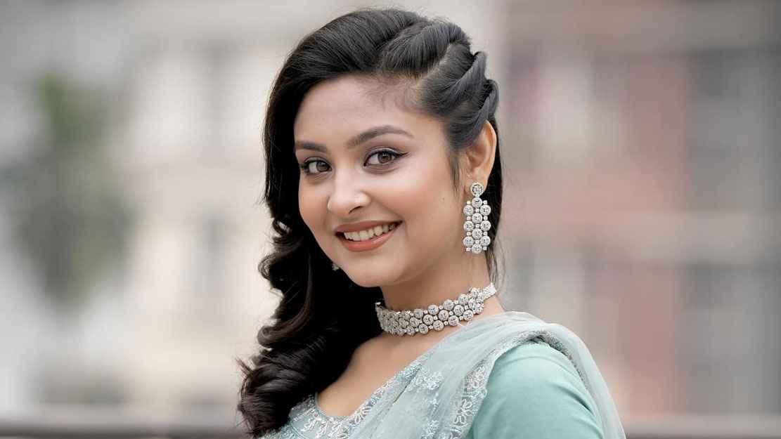 কাকে বিয়ে করছেন অভিনেত্রী নাজনীন নীহা, ‘এনগেজড’ স্ট্যাটাসে নতুন জল্পনা - chief tv