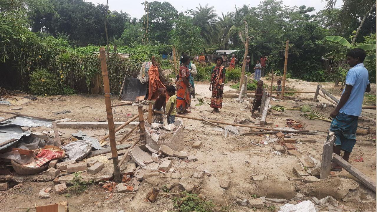 পুঠিয়ায় আদিবাসী পরিবারে হামলা-লুটপাট, ভিটেমাটি হারিয়ে আতঙ্কে - Chief TV