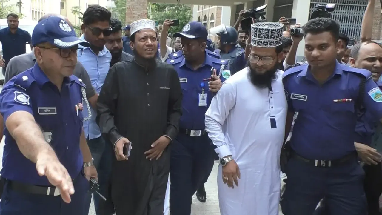 সিরাজগঞ্জে দুই মানহানি মামলায় জামিন পেলেন মুফতি আমীর হামজা - Chief TV