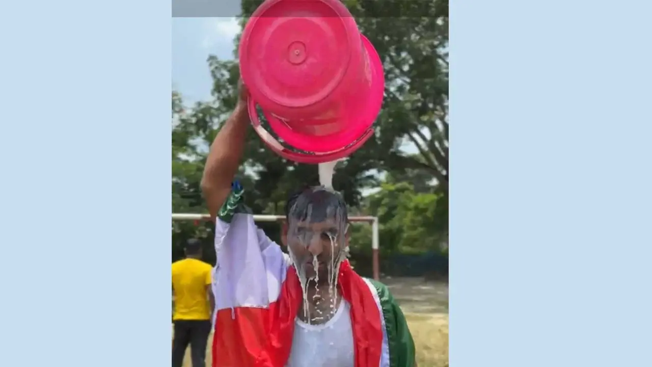 ব্রাজিলের ব্যর্থতায় হতাশ হয়ে দুধ দিয়ে গোসল, এবার ইরানের সমর্থক দুই যুবক - Chief TV