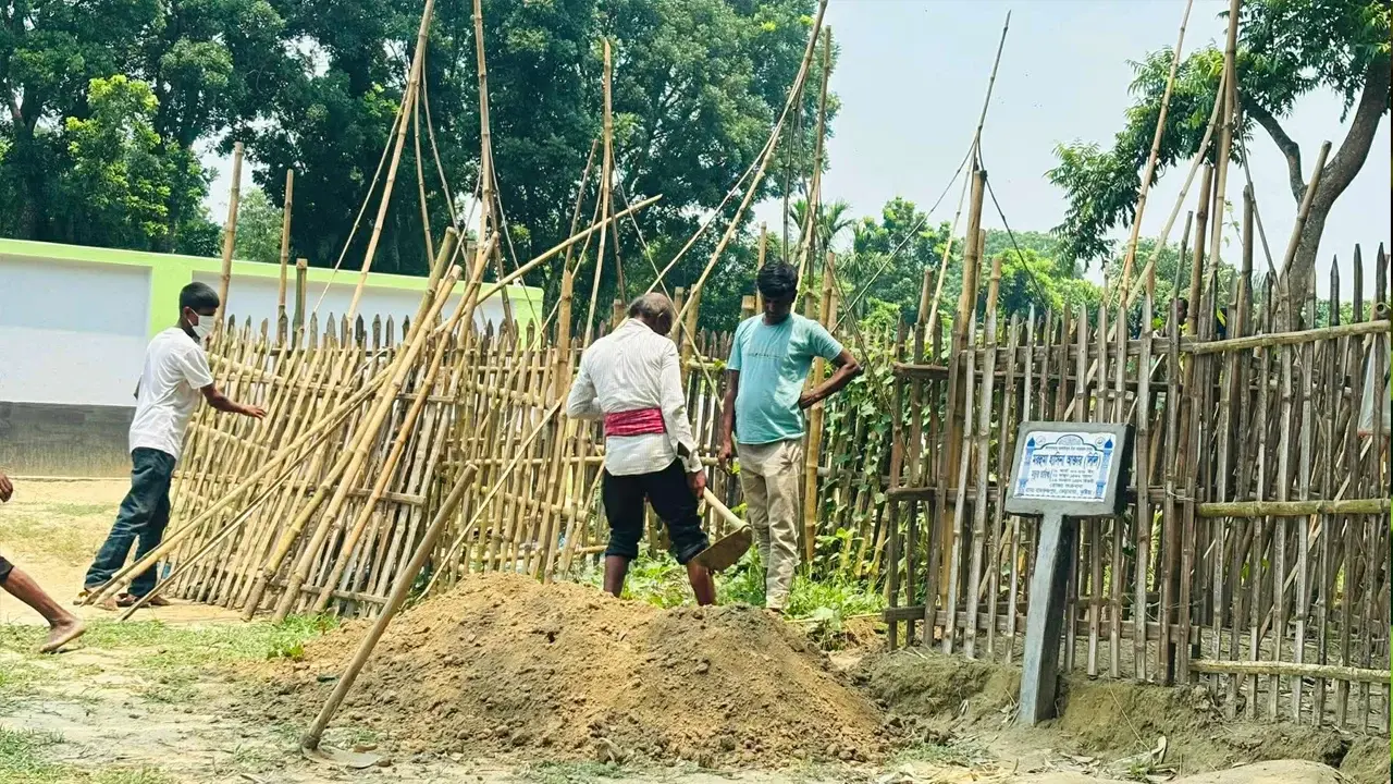 কুষ্টিয়ায় তিন মাস পর কবর থেকে গৃহবধূর লাশ উত্তোলন, মর্গে প্রেরণ - Chief TV