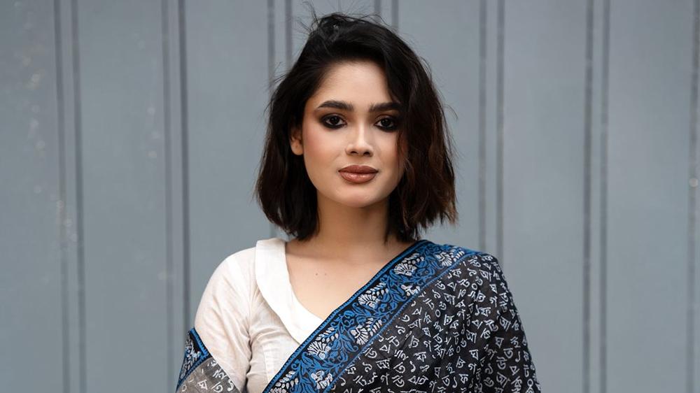বইমেলায় সিফাত নুসরাতের ‘দ্যা রেড মুন’ ও ‘অগ্নিকন্যা’ নিয়ে পাঠকের আগ্রহ - Chief TV