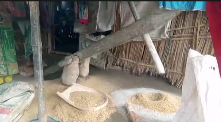 শাহজাদপুর হারিয়ে যাচ্ছে ঐতিহ্যের ঢেঁকি, স্মৃতিতে গ্রামবাংলার সেই শব্দ - Chief TV