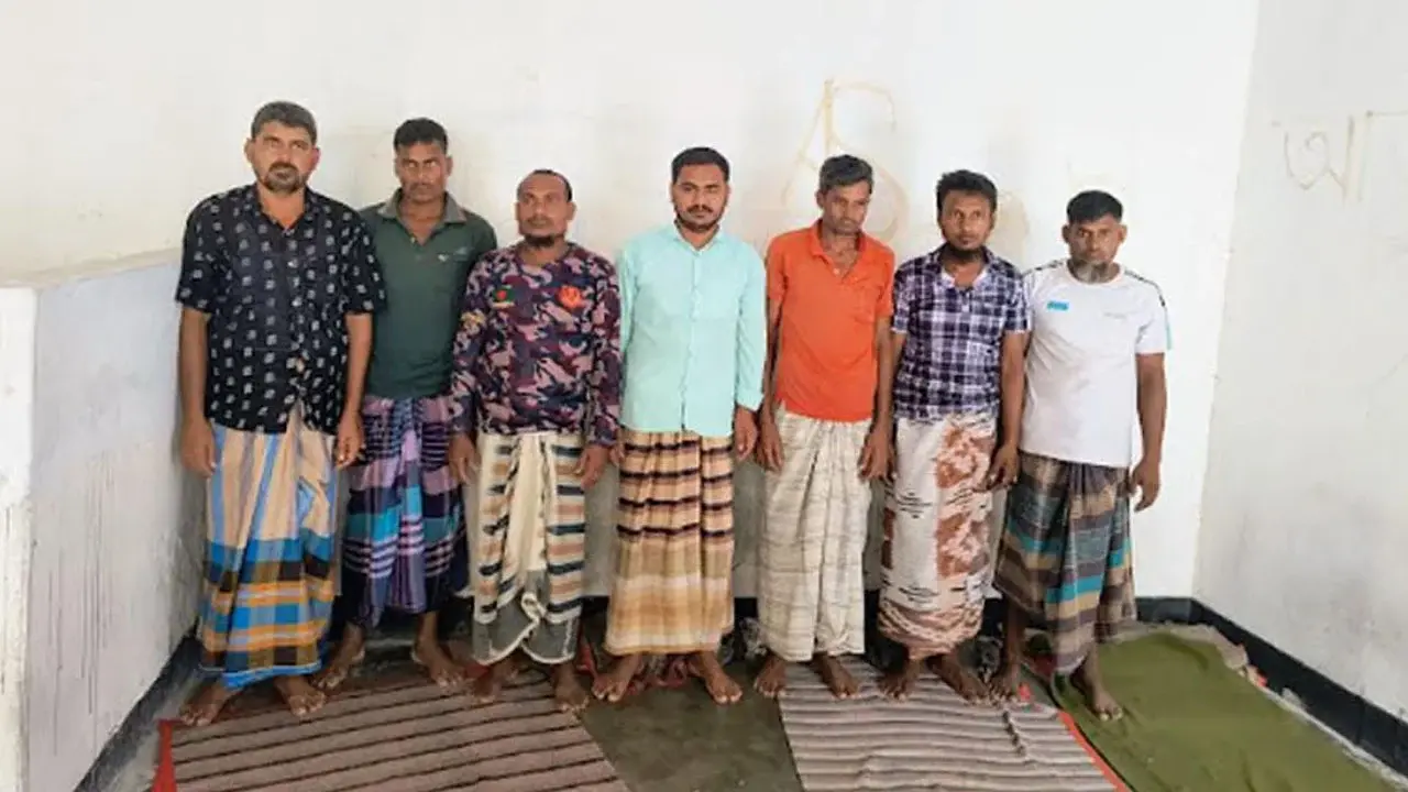 রোকনপুর সীমান্তে বিএসএফের ‘পুশইন’ চেষ্টার অভিযোগ, সাতজন আটক - Chief TV