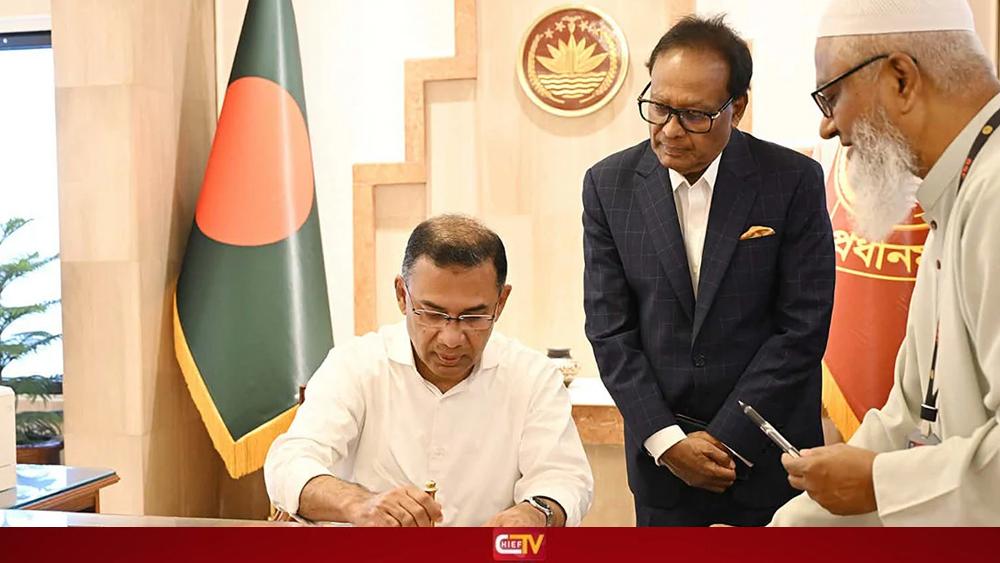 ছুটির দিনে প্রথমবার তেজগাঁওয়ে অফিস করলেন প্রধানমন্ত্রী - Chief TV