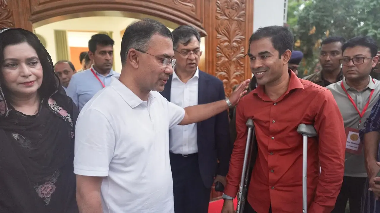 চবি ছাত্রদল সম্পাদক নোমানকে প্রধানমন্ত্রীর ফোন, আবাসন সংকটের আশ্বাস - Chief TV