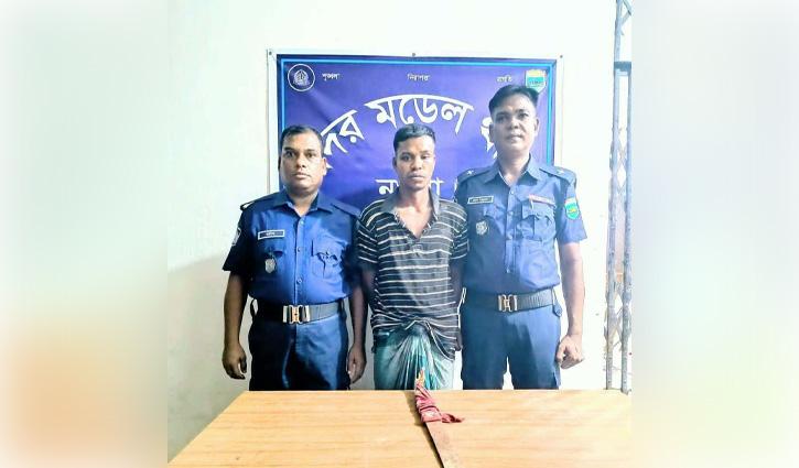 নওগাঁয় রামদাসহ আন্তঃজেলা ছিনতাইকারী ইমন গ্রেপ্তার - Chief TV