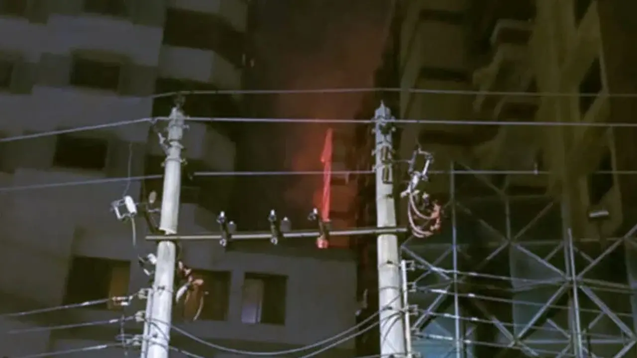এলিফ্যান্ট রোডে আইনজীবীর চেম্বারে আগুনে প্রাণ গেল দুই ক্লার্কের - Chief TV