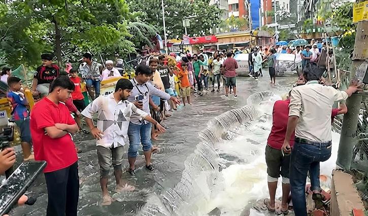 টানা বৃষ্টিতে গুলশান লিংক রোডে ধস, চরম ভোগান্তি - Chief TV