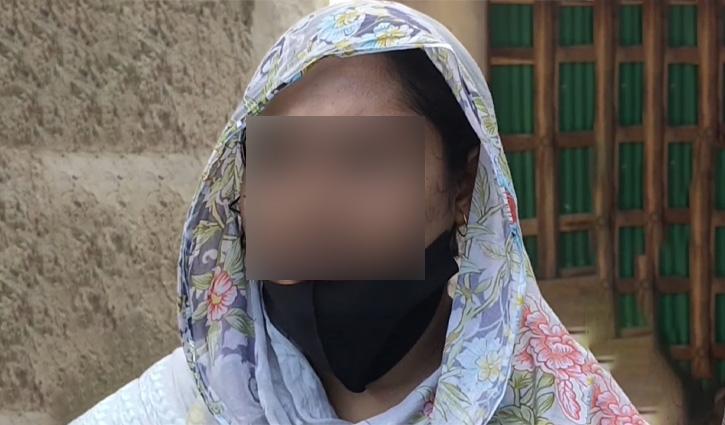 বিয়ের দাবিতে প্রেমিকের বাড়ির সামনে এক সন্তানের জননীর অবস্থান - Chief TV