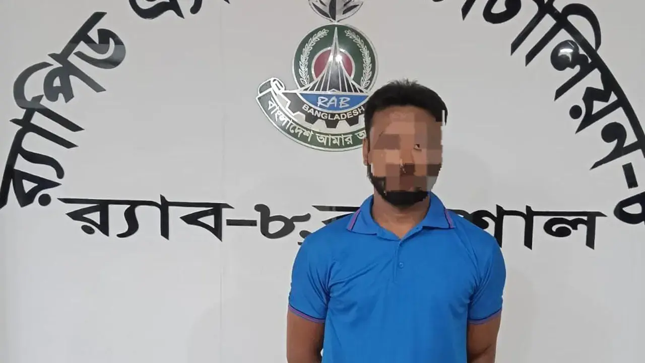 খুলনার চাঞ্চল্যকর ট্রিপল মার্ডারের প্রধান আসামি রফিকুল বরিশাল থেকে গ্রেপ্তার - Chief TV