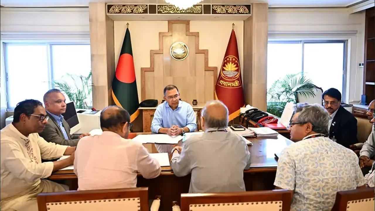 প্রধানমন্ত্রীর সভাপতিত্বে সভা: দেশে তৈরি হচ্ছে সরকারি অ্যাম্বুলেন্স! - Chief TV