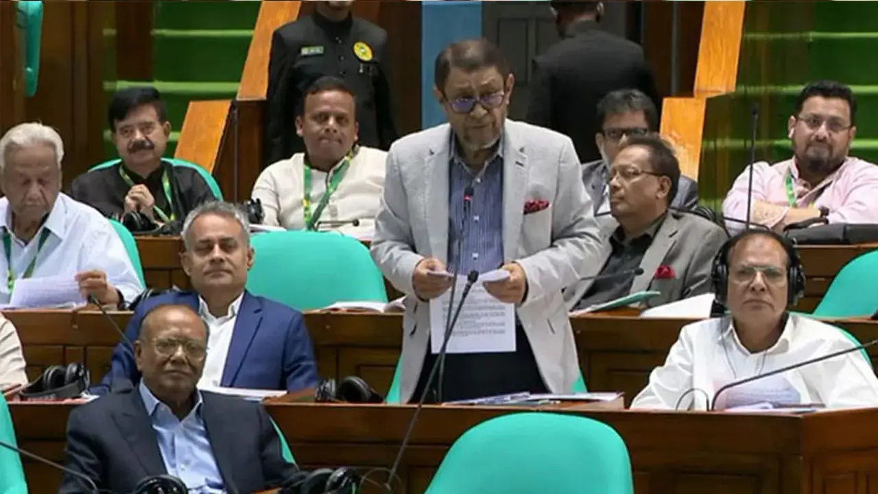 কুকুর কামড়ের ভ্যাকসিনে সংকট হবে না : স্বাস্থ্যমন্ত্রী - Chief TV