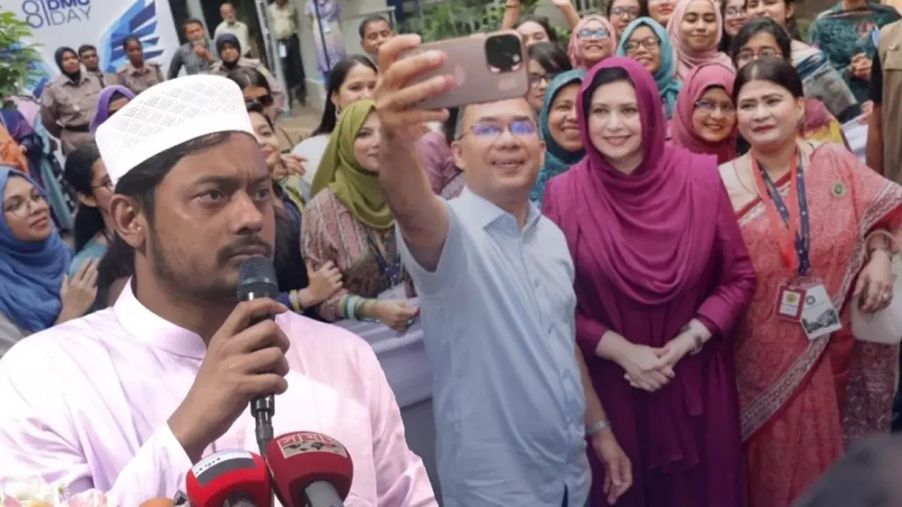 দেশ যখন বন্যার পানিতে তলিয়ে যাচ্ছে প্রধানমন্ত্রী তখন সেলফি তোলায় ব্যস্ত - Chief TV
