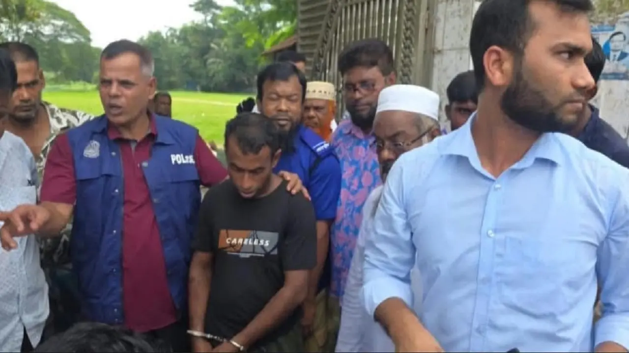 হাজীগঞ্জে স্কুলছাত্রীকে উত্যক্ত, বখাটের কারাদণ্ড - Chief TV