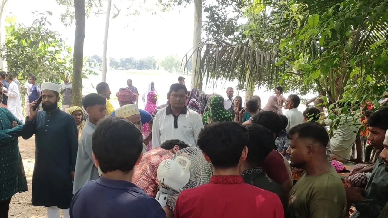 পাবনায় মাঠে জমে থাকা বর্ষার পানিতে ডুবে তিন শিশুর মৃত্যু - Chief TV