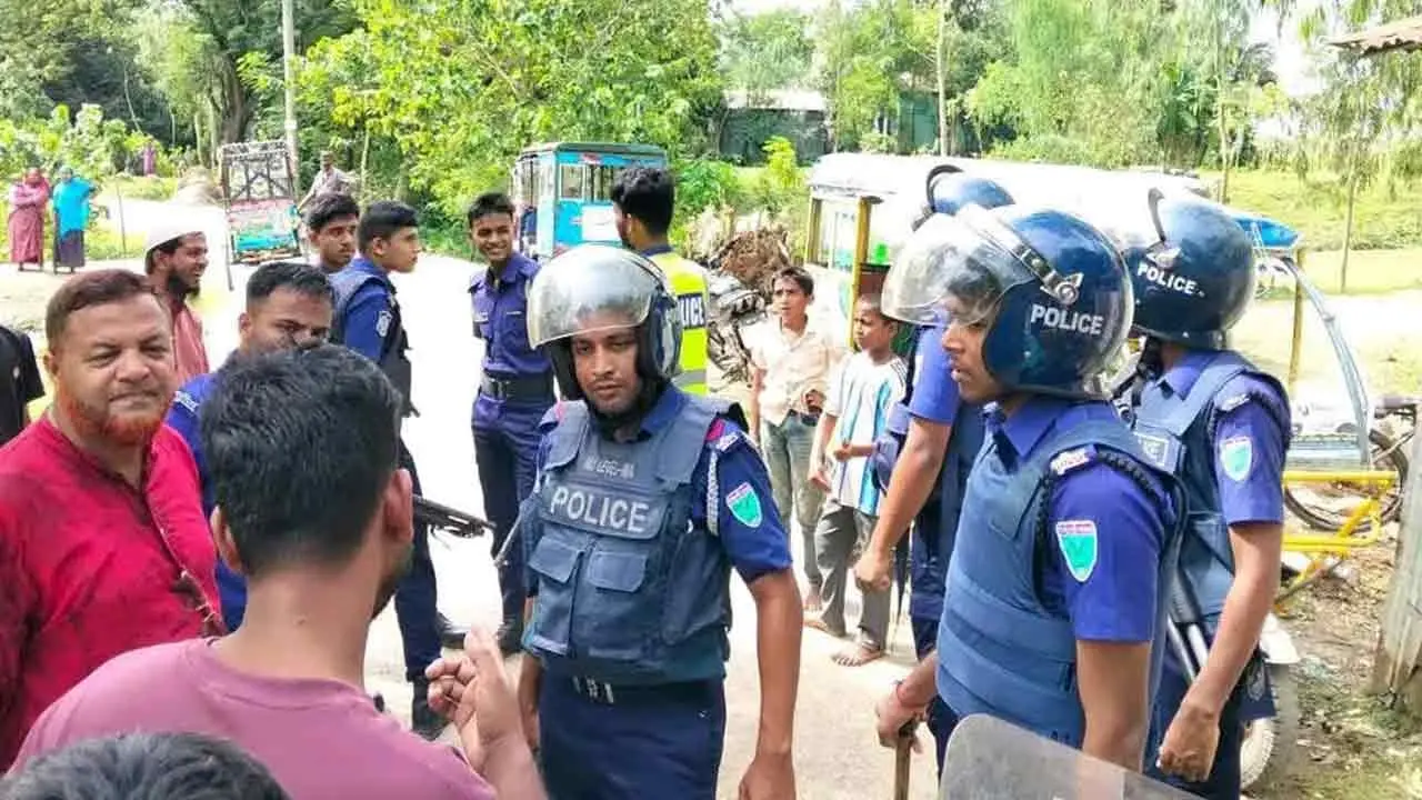 ইভটিজিংয়ের অভিযোগ ঘিরে দুই পক্ষের সংঘর্ষ, আহত অর্ধশতাধিক - Chief TV