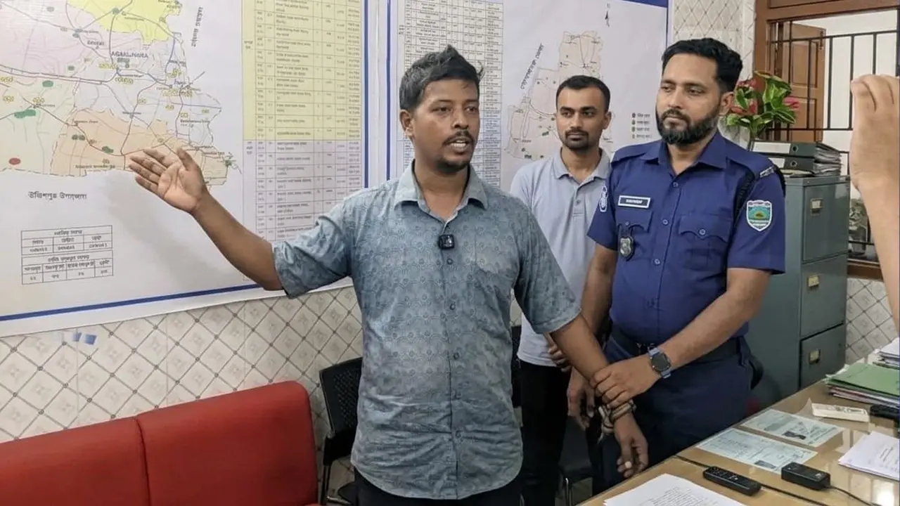 স্বর্ণের বারের প্রলোভন দেখিয়ে নারীর চেইন ও টাকা লুট - Chief TV