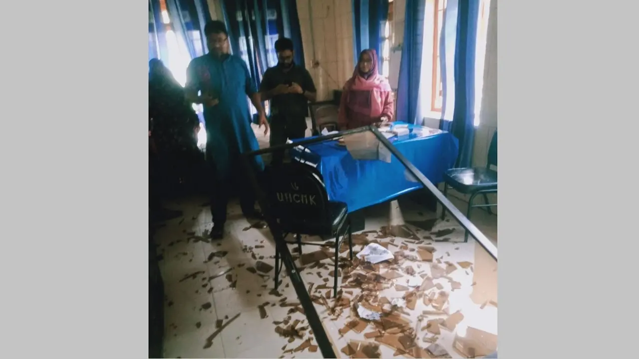 কুষ্টিয়ায় পানিতে ডুবে শিশুর মৃত্যু: হাসপাতালে স্বজনদের তাণ্ডব - Chief TV