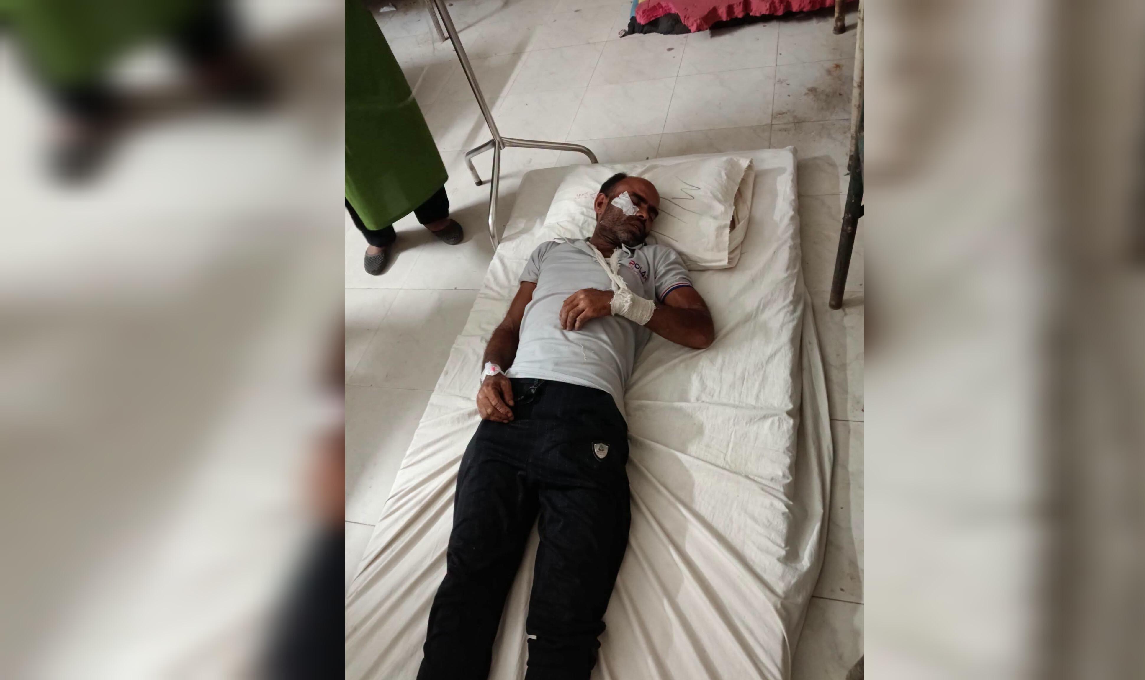 গাইবান্ধায় পূর্ব শত্রুতার জেরে যুবককে কুপিয়ে ও হাত ভেঙে জখম - Chief TV