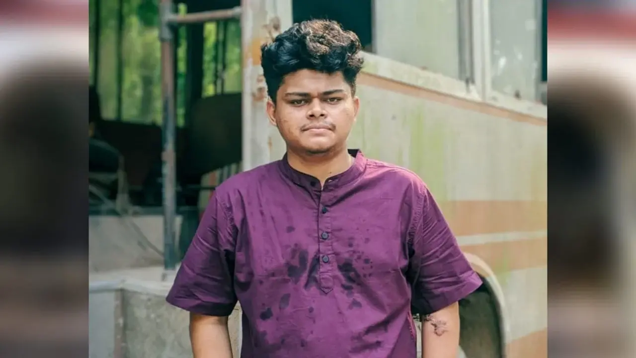 ফেসবুক কমেন্টের জেরে জুনিয়রকে হল ছাড়ার হুমকির অভিযোগ - Chief TV
