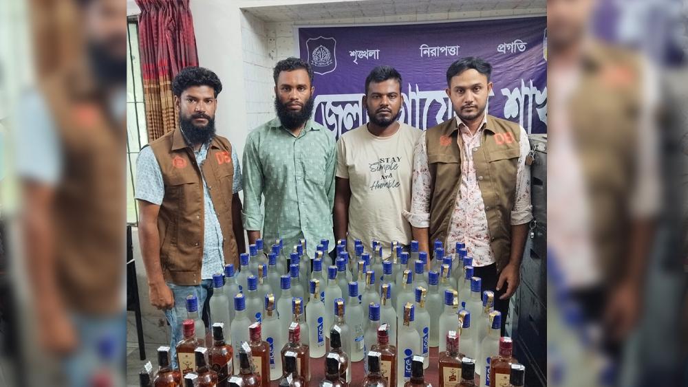 জামালপুরে ডিবির অভিযানে ৯০ বোতল মদ উদ্ধার, আটক ২
