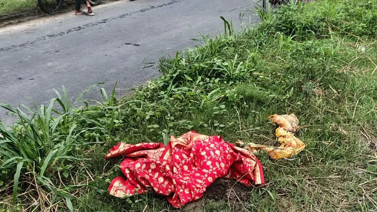 মহাসড়কের পাশে লাল শাড়ি পরিহিত অজ্ঞাত নারীর বিকৃত লাশ উদ্ধার - Chief TV