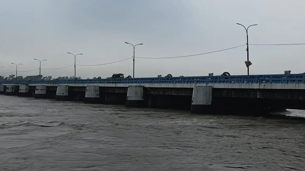গজলডোবার সব গেট খোলা: তিস্তাপাড়ের ৫ জেলায় বন্যার আশঙ্কা - Chief TV