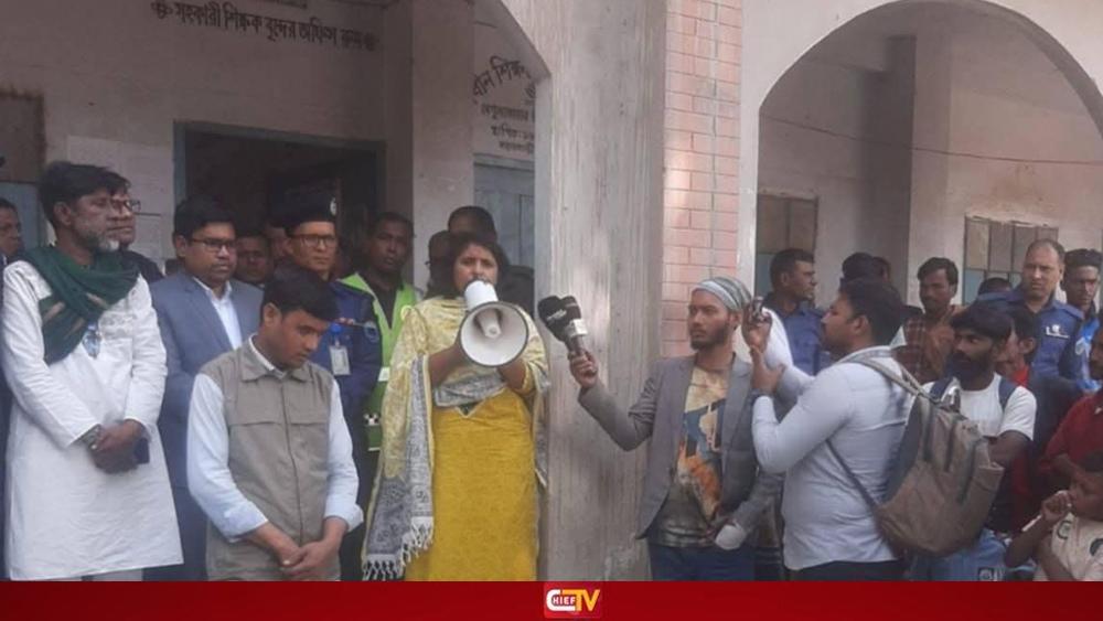 ম্যাসেঞ্জারে প্রেমের প্রস্তাবের অভিযোগে দপ্তরি মারধরের শিকার - Chief TV