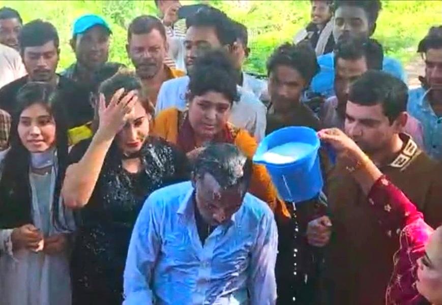 রিয়ামনিকে তালাকের পর দুধ দিয়ে গোসল করলেন হিরো আলম- Chief TV