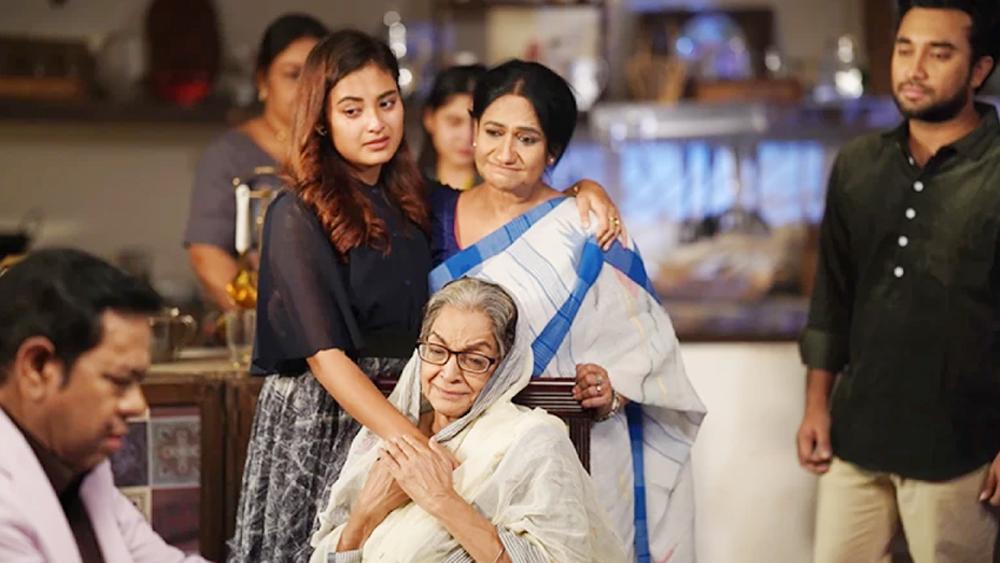 ৩ দিনেই কোটির ঘরে সম্পর্কের গল্প - Chief TV