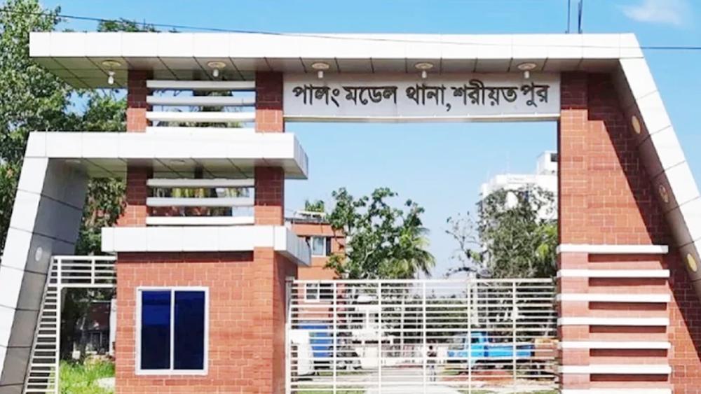 বাড়ি ফেরার পথে শিক্ষার্থীকে সংঘবদ্ধ ধর্ষণের অভিযোগ - Chief TV