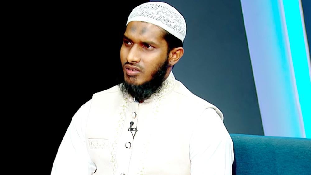 বুখারির পর এবার মুসলিম শরিফ মুখস্থ করলেন অনন্য মেধাবী হাফেজ মাসউদ - Chief TV