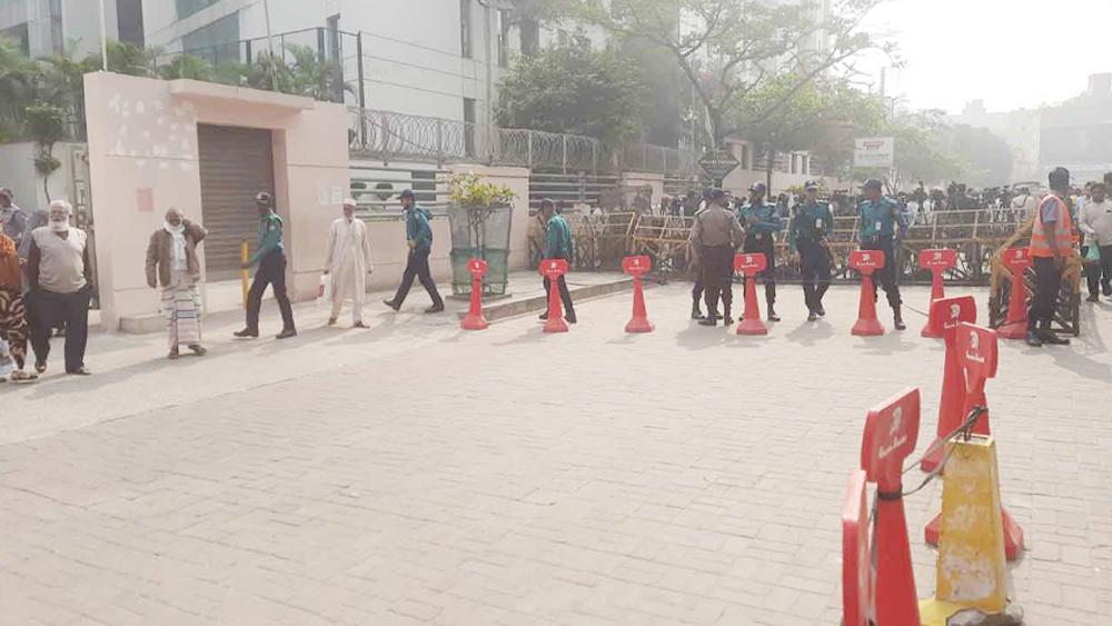 এভারকেয়ার হাসপাতালের খোলা মাঠে হেলিকপ্টার ওঠানামা করবে - Chief TV