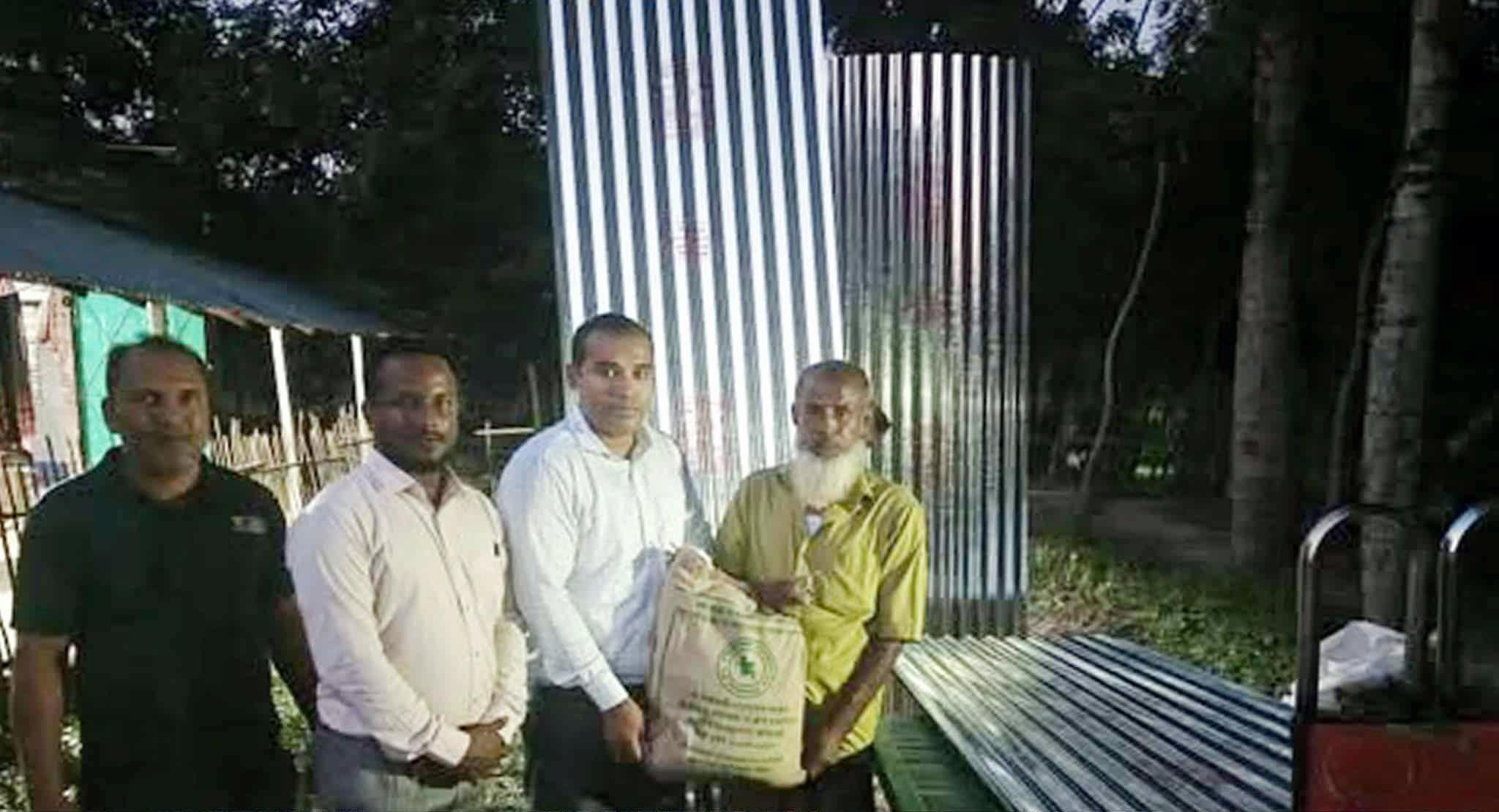 অগ্নিকান্ডে ঘরবাড়ি  পুড়ে যাওয়া দরিদ্র কালামকে সরকারি সহায়তা- Chief TV