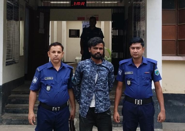 প্রধান শিক্ষকের কাছে চাঁদা দাবির অভিযোগে গ্রেপ্তার ১- Chief TV